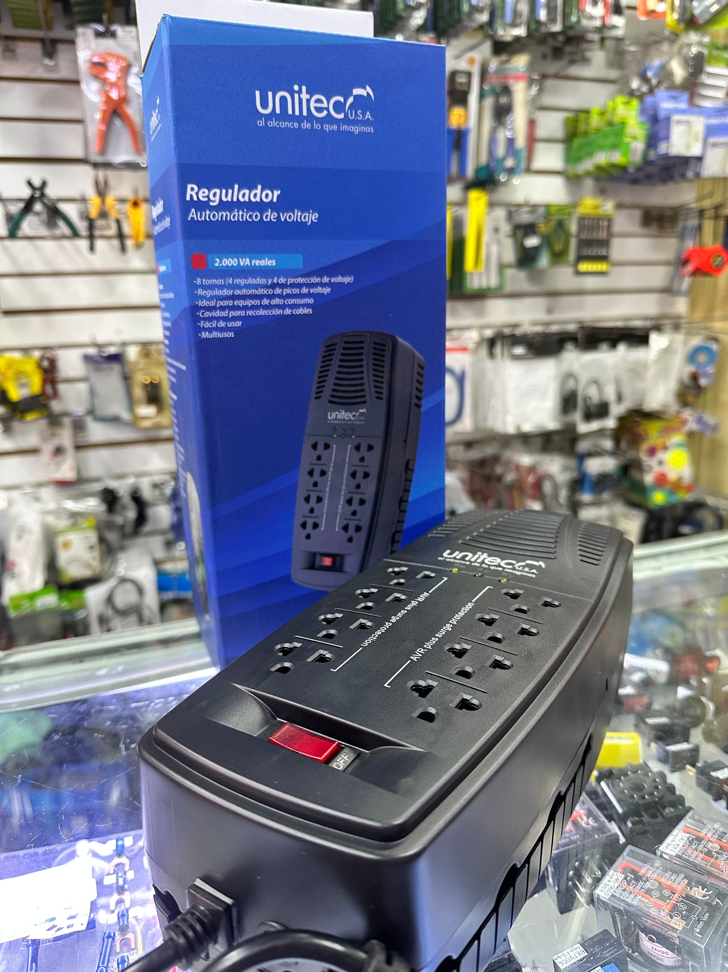 Regulador de Voltaje Automático Unitec U-2000 (2000VA / 1000W)