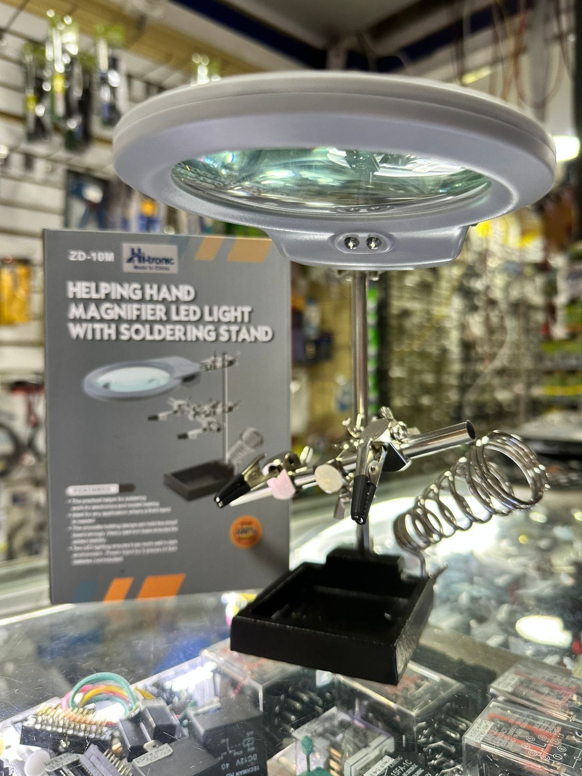 Tercera Mano con Lupa Iluminada y Base para Cautin ZD-10M