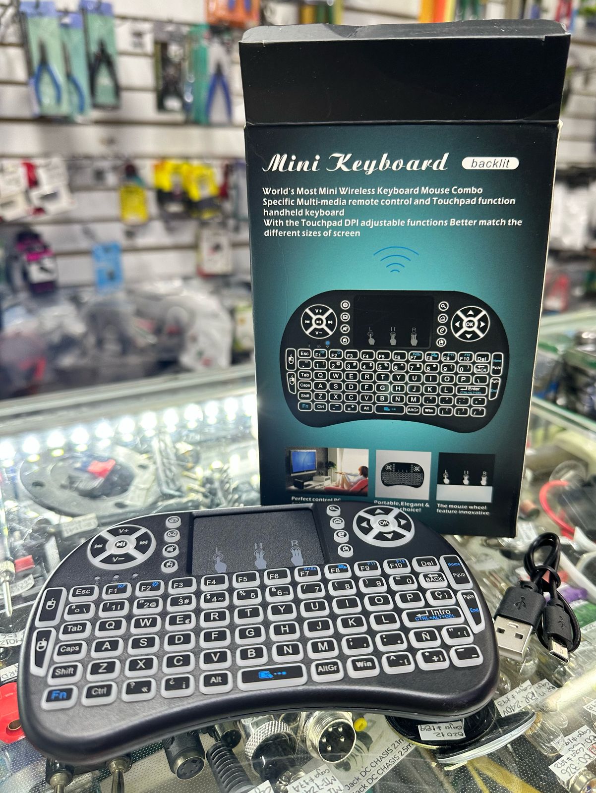 Mini Teclado Inalámbrico con Touchpad Retroiluminado